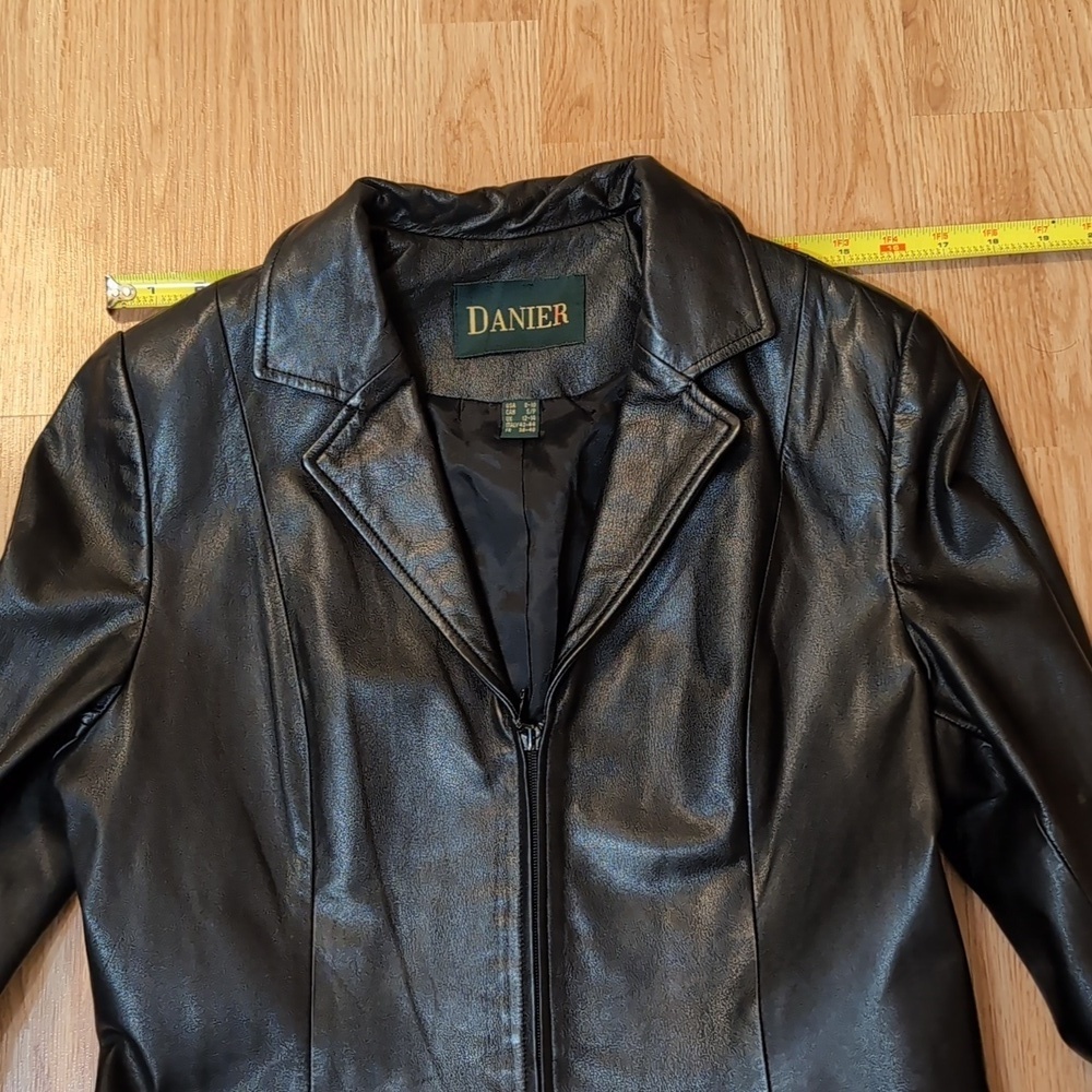 Danier Women's Black Leather Jacket Size Small - Picture 15 of 16